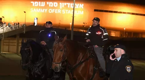 משטרת ישראל לפני המשחק (עמרי שטיין)