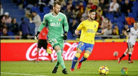 הרנן טולדו מנסה לעצור את נורברטו נטו (La Liga)