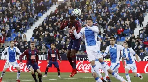 טקאשי אינוי עם הכדור (La Liga)