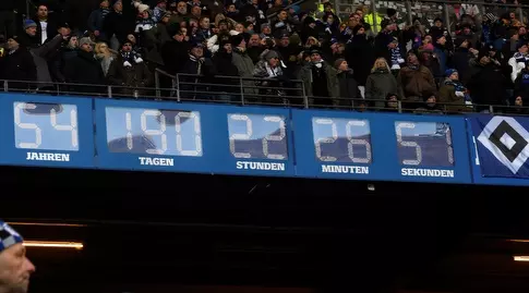 השעון באצטדיון של המבורג. יתאפס לפני 55? (רויטרס)