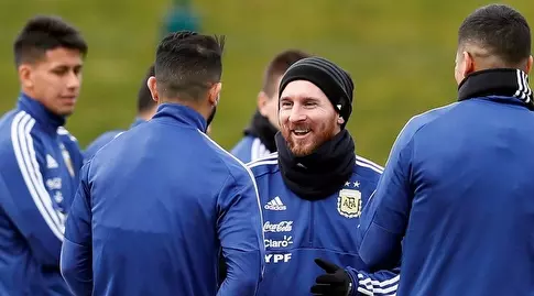 ליאו מסי ושחקני נבחרת ארגנטינה. יש שמוכנים לשלם אלפים כדי לצפות במשחק (רויטרס)