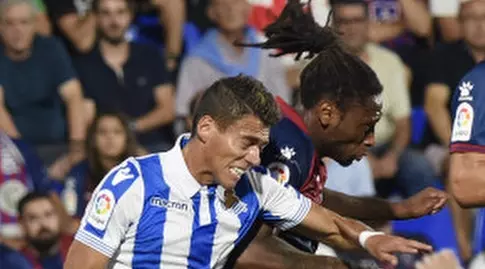 רובן סמדו והקטור מורנו מנסים לנגוח (La Liga)