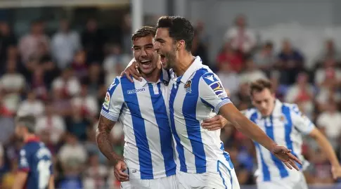 מיקל מרינו ותאו הרננדס חוגגים (La Liga)