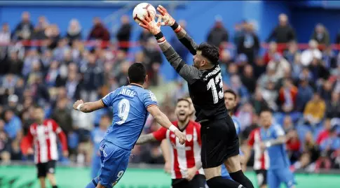 אנחל רודריגס קופץ לכדור (La Liga)
