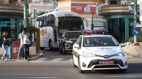 האוטובוס של אתלטיקו מדריד בליווי משטרתי (רדאד ג'בארה)