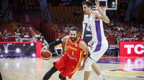 ריקי רוביו עם הכדור (FIBA)