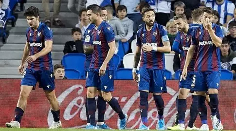 שחקני לבאנטה חוגגים את השער (La Liga)