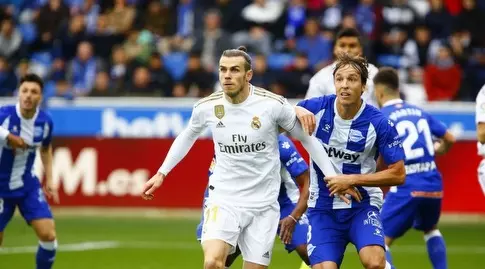 גארת' בייל מנסה להגיע לכדור (La Liga)