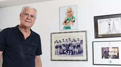 יעקב שחר במשרדו (רדאד ג