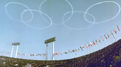 אצטדיון ‘קאסומיגאוקה’ בעת טקס פתיחת המשחקים האולימפיים בטוקיו 1964 (רויטרס)