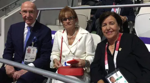 אנקי שפיצר ואילנה רומנו עם אלכס גלעדי במהלך הטקס (הוועד האולימפי)