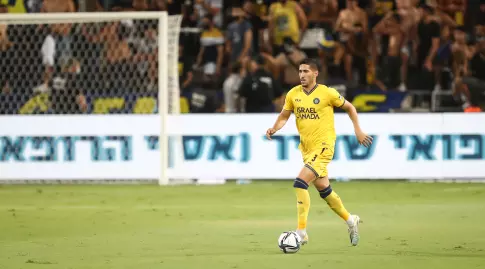מתן בלטקסה עם הכדור (רדאד ג'בארה)