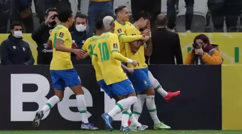 שחקני ברזיל חוגגים (רויטרס)