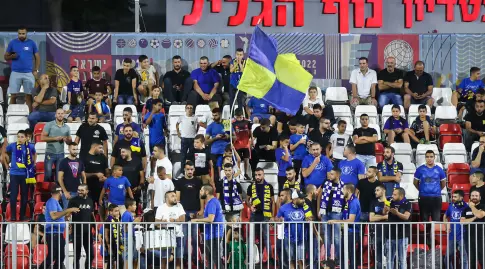 Maccabi Bnei Raina-fans (Itzik Blanitsky)
