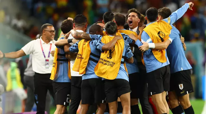 שחקני נבחרת אורוגוואי חוגגים (רויטרס)