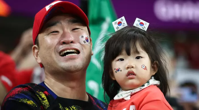 אוהד דרום קוריאה מאושר (רדאד ג'בארה)