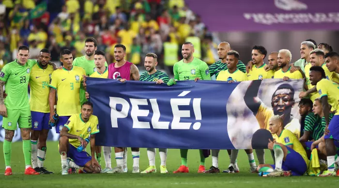 שחקני ברזיל במחווה לפלה (רדאד ג'בארה)