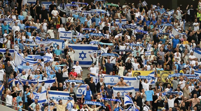 אוהדי נבחרת ישראל ברומניה (ראובן שוורץ)
