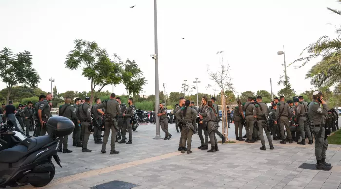 כוחות הביטחון מחוץ להיכל שלמה (איציק בלניצקי)