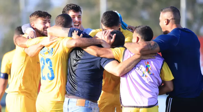 מכבי הרצליה חוגגת פלייאוף עליון בסיום (חג