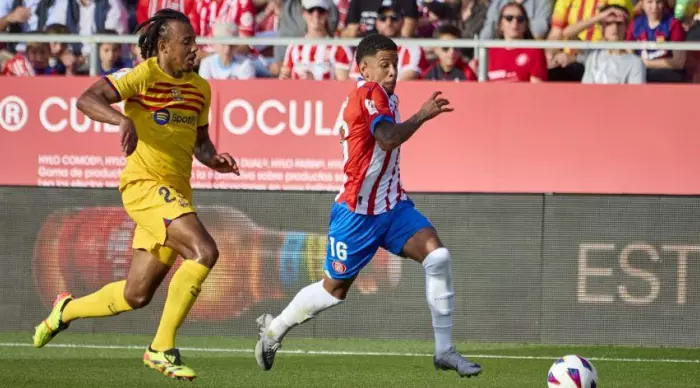 סאביו פורץ וחולף על גבי ז'ול קונדה (La Liga)