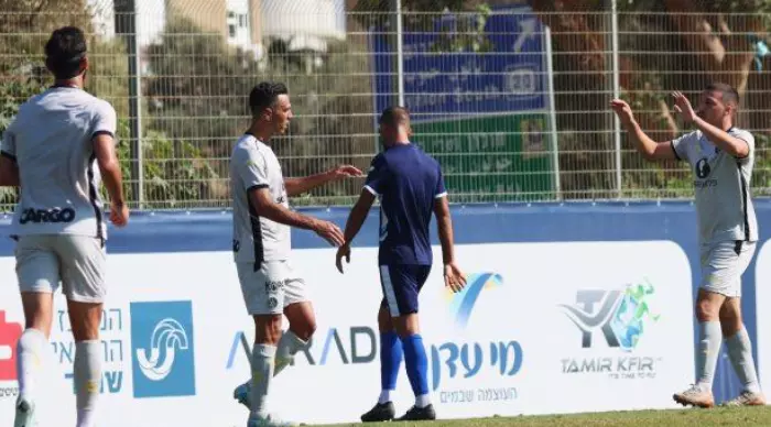 שחקני מכבי תל אביב חוגגים (האתר הרשמי של מכבי ת"א)