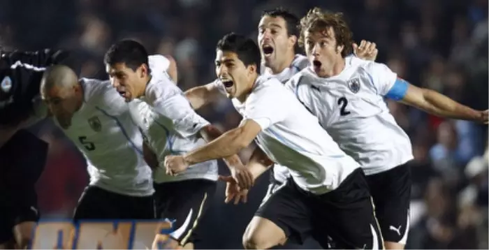 שחקני אורוגוואי רגע לאחר הפנדל המכריע (רויטרס)