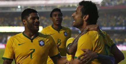 שחקני נבחרת ברזיל חוגגים (רויטרס)