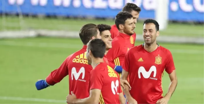 שחקני נבחרת ספרד באימון (אחמד מוררה)