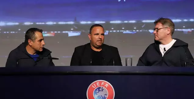 רן בן שמעון בוועידת UEFA (צילום: סקיס)