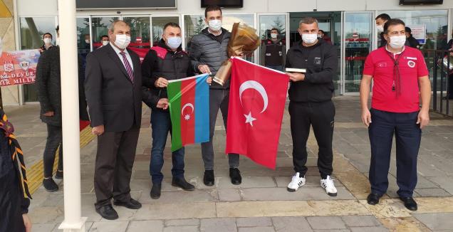 קבלת הפנים בטורקיה (הטוויטר של קרבאח)