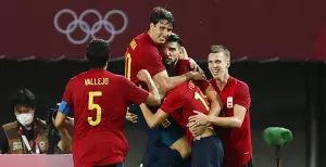 שחקני נבחרת ספרד חוגגים עם רפא מיר
