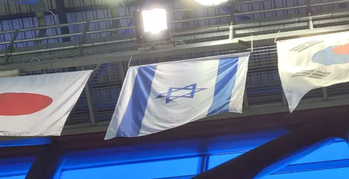 דגל ישראל מונף בקטאר (באדיבות איגוד השחייה)