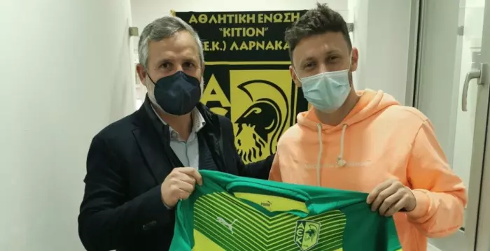 עומרי אלטמן וצ'אבי רוקה (האתר הרשמי של AEK)