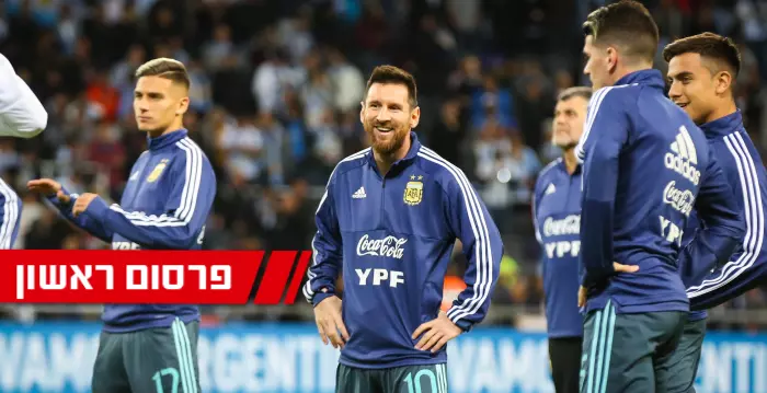 ליאו מסי עם שחקני נבחרת ארגנטינה בחימום (איציק בלניצקי)