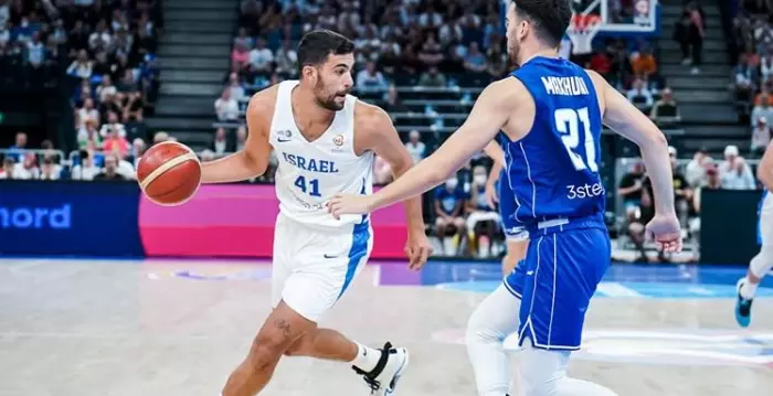 תומר גינת  (FIBA.COM)