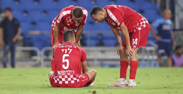 עידו לוי פצוע על כר הדשא (רדאד ג'בארה)