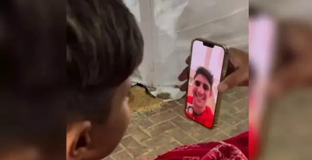 יאסין בונו בשיחה עם הילד הפלסטיני (צילום מסך)