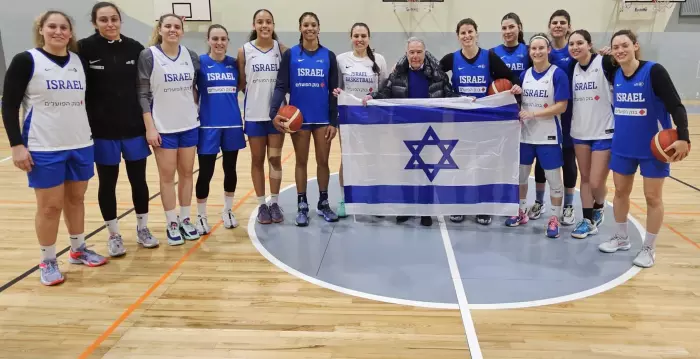 נבחרת ישראל בכדורסל נשים  (Renars Koris)