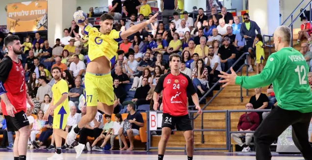 אורי כהן, הופעה אדירה לפיבוט של מכבי ראשון לציון בדרבי  (הדר ואן קולא, איגוד הכדוריד)