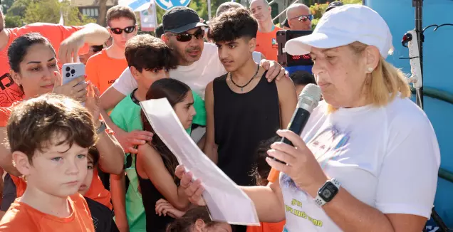 סימונה שטיינברכר מזניקה במרוץ אייל  (רונן טופלברג)