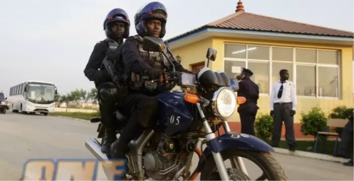 כוחות אבטחה באנגולה לאחר הפיגוע (רויטרס)